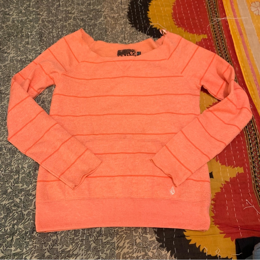 LIKE NEW EUC Volcom Long sleeve Top Size Small